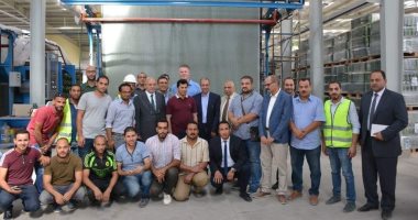 وزير الرياضة يتفقد مصنع النجيل الصناعى.. وبدء الإنتاج أول نوفمبر