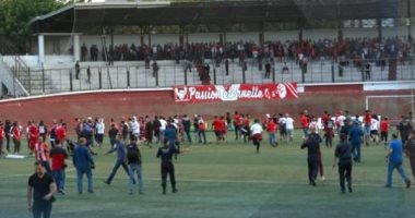 فيديو.. جماهير شباب بلوزداد تعتدى على لاعبيها بعد الهزيمة فى الدوري الجزائرى