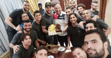 صور.. نجوم الطلائع يحتفلون بعيد ميلاد مدير شئون اللاعبين