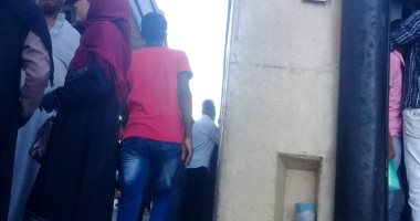 صور..قارئ يشارك بصور زحام شديد على قطار ركاب قنا الأقصر