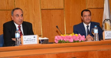 نقيب الصحفيين من جامعة أسيوط: الإعلام له دور حيوى ومؤثر فى حرب أكتوبر  