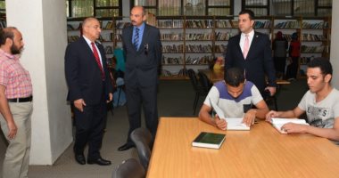 صور.. رئيس جامعة أسيوط يستقبل لجنة تقييم الجامعات ضمن مبادرة أفضل جامعة