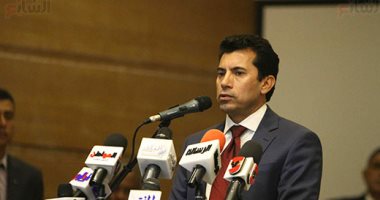 أشرف صبحي يشهد حفل توزيع جوائز مهرجان "هواة المسرح"