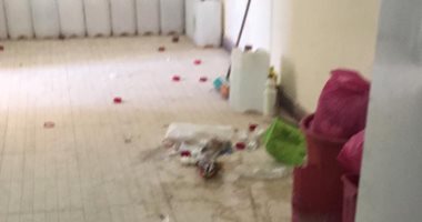 قارئ يشكو من انتشار القمامة بوحدة غسيل كلوى فى قنا