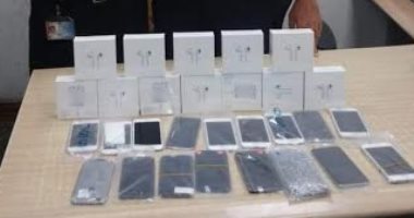 جمارك مطار برج العرب تضبط محاولة تهريب كمية من الهواتف المحمولة 