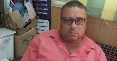 والد الطالبة المصابة بكسور بمدرسة الدقهلية: المدير أمرها بصعود سلم خشبى لمسح الزجاج