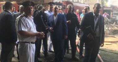 مدير أمن الجيزة يتنقل لموقع حريق مخزن حى الهرم بالمريوطية
