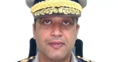 صور.. مرور الوادى الجديد يستكمل مبادرة "كلنا واحد" بتجهيز مطويات إرشادية للمواطنين