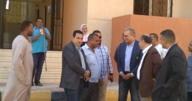 مدير تطوير المناطق العشوائية يتفقد تطوير المناطق غير الآمنة بالبحر الأحمر