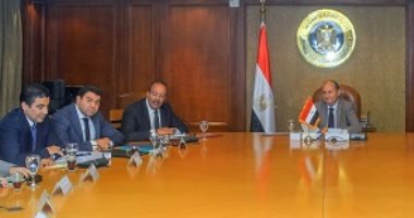 وزير التجارة والصناعة يستعرض الاستراتيجية الجديدة لتطوير صناعة الاثاث 