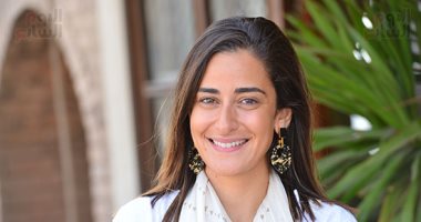 أمينة خليل: الناموس والشوك قطعوا رجلى فى مشهد الغيط مع تامر حسنى بـ"البدلة"