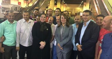 غادة والى تزور معرض "صنع فى دمياط" بأرض المعارض