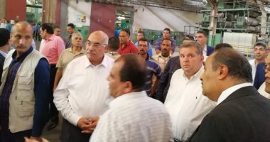 وزير قطاع الأعمال يجتمع برئيس الشركة القابضة للغزل والنسيج