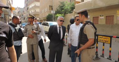 صور.. مدير أمن البحيرة يتفقد خدمات تأمين الكنائس