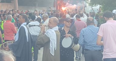 صور.. جماهير الاتحاد تستقبل فريق السلة بالرقص فى قلعة الشاطبى