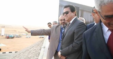 وصول وزير التعليم العالى لحفل "رالى القاهرة للسيارات الكهربائية محلية الصنع"