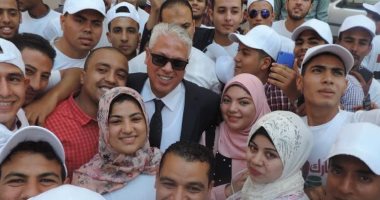  مدير أمن البحيرة يشارك شباب مبادرة "شارك ونظف"
