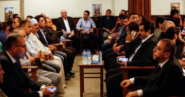 صور.. وكيل البرلمان وزعيم الأغلبية فى عزاء ابنة النائبة منى جاب الله