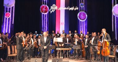 صور.. "اللى عاش حبك يعلم" تختم احتفالات أكتوبر بمسرح أوبرا دمنهور