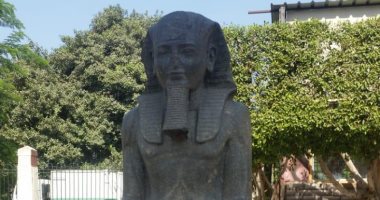 شاهد.. المتحف المصرى الكبير يستقبل تمثالى الملك رمسيس الثانى والإله حورس