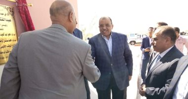 صور..وزير التنمية المحلية يفتتح 8 مشروعات خدمية بالوادى الجديد بـ17 مليون جنيه