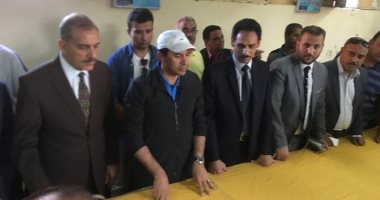 صور.. وزير الشباب يفتتح ملعبى نجيل صناعى بلحواتكة والهدايا بأسيوط