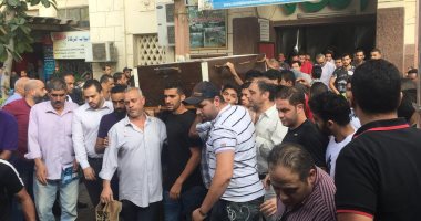 صور.. أبو رجيلة وعزمى مجاهد وعدد من الرياضيين فى جنازة محمد عباس