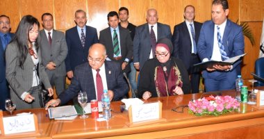 رئيس جامعة أسيوط يوقع مذكرة تفاهم مع جهاز تنمية المشروعات.. صور