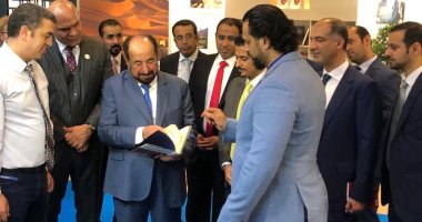 حاكم الشارقة ووزير التعليم يشيدان بجناح مجلس حكماء المسلمين بمعرض فرانكفورت للكتاب