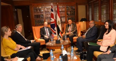 سامح شكرى يلتقى بوزير الدولة البريطانى لشئون الشرق الأوسط.. صور