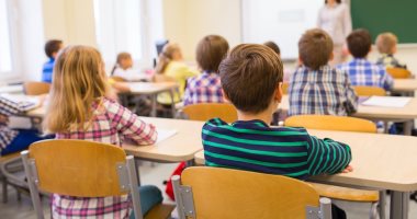 دخول المدرسة في سن صغيرة يعرض الأطفال للاكتئاب بنسبة 30٪  