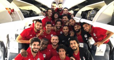 شاهد.. لاعبو المنتخب الوطنى على متن الطائرة المغادرة إلى سوازيلاند