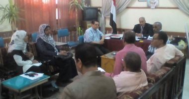 مدير تعليم الأقصر يضع عدة تعليمات لقيادات المدارس المختلفة.. تعرف عليها