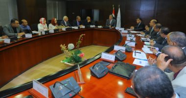 وزير النقل يتابع معدلات تطوير المزلقانات ويوجه بسحب الأعمال من الشركات المتأخرة