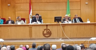 محافظ القليوبية لرؤساء المدن: "مفيش إمضاء فورمة والتوقيع بالاسم الرباعى"