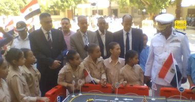 مدير أمن الأقصر يفتتح مدرسة مرورية متنقلة لطلبة مدرسة الشهيد الابتدائية