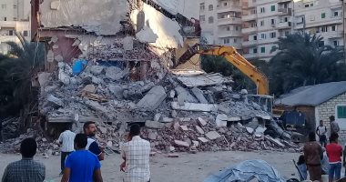 صور.. حملة لإزالة التعديات على أراضى هيئة الأوقاف فى المنتزة بالإسكندرية
