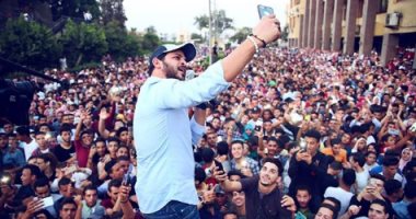 "من قلبى بحبكم".. محمد رشاد يوجه رسالة لطلاب تجارة عين شمس.. فيديو