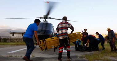 بالصور.. مروحية تنقل جثث 9 متسلقين لقوا مصرعهم فى عاصفة ثلجية بجبال الهمالايا