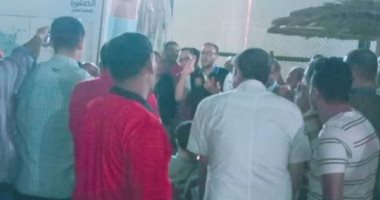 شاهد.. تجمهر أصحاب العضويات المزورة فى نادى بلدية المحلة