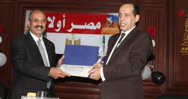 صور.. مشروع المائة إعلامى يكرم الزميل محمد ثروت