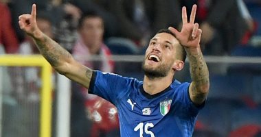 الإيطالى بيراجى يتذكر قائد فيورنتينا الراحل أمام بولندا.. صور 