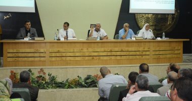  محافظ مطروح يلتقى المواطنين.. ويؤكد: مليون جنيه مساعدات خلال شهر ونصف