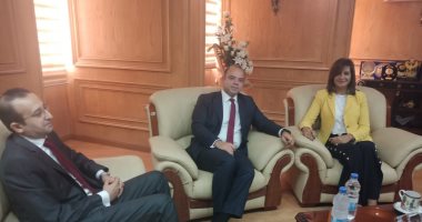 وزيرة الهجرة تلتقى رئيس البورصة لبحث إشراك المصريين بالخارج فى سوق المال