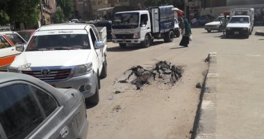 صور.. حدوث هبوط أرضى بميدان النفق فى أسوان