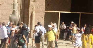 صور.. معبد إدفو يستقبل 3070 سائحا.. و70% نسبة الإشغال بأسوان