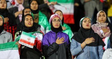 فيديو وصور.. إيران تكذب وتتجمل.. سلطات طهران تغازل فيفا بمشجعات على هوى المرشد.. وإعلامها يكشف: انتقاء النساء تم بعناية قبل دخولهن.. والمدعى العام الإيرانى يعيد ملف "المرأة والمدرجات" للمربع صفر