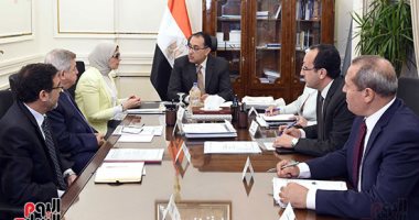 صور.. رئيس الوزراء يعقد اجتماعاً لحل مشكلة مستشفى ميت غمر المركزي القديم 