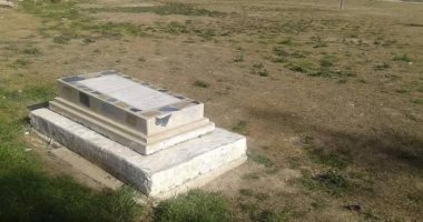 شاهد.. القمامة تحوط قبر الإمام أبو جعفر الطبرى فى بغداد