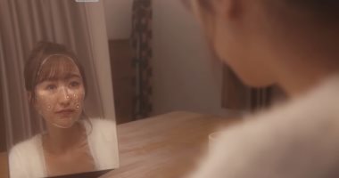 مرآة ذكية يمكنها التحدث معك ومدحك.. فيديو